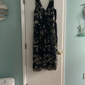 SLNY summer party dress size 14 worn twice. Nice v neck front and back